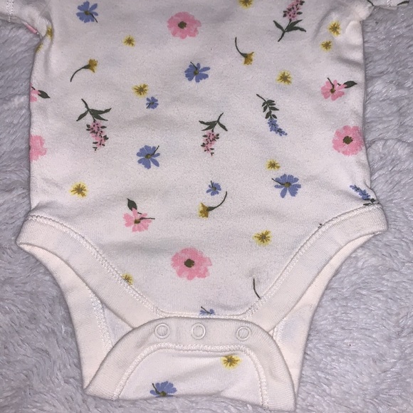 (3 for $10) old navy floral bodysuit 🌸 - Picture 2 of 4